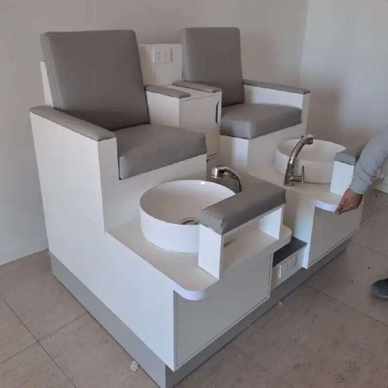 real-8.webp Mueble Pedicure doble — vista 4